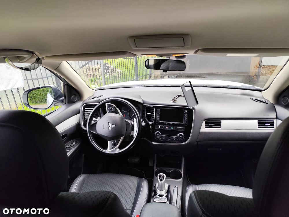 Mitsubishi Outlander 2.0 4WD Plus - 5