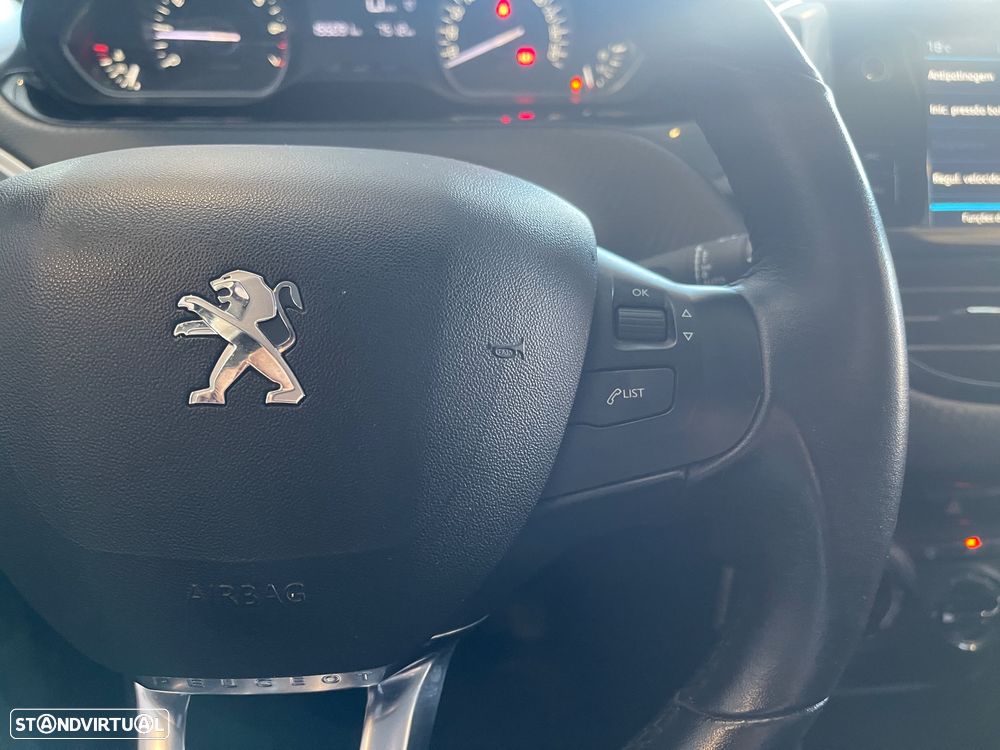 Peugeot 208 1.2 PureTech Signature - 23
