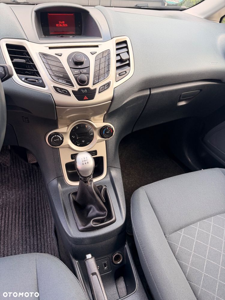 Ford Fiesta 1.4 Ghia - 24