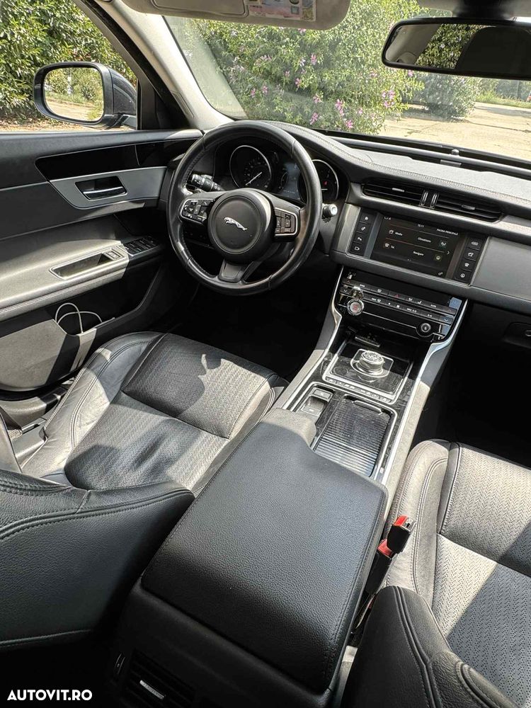 Jaguar XF 20d AWD R-Sport - 13