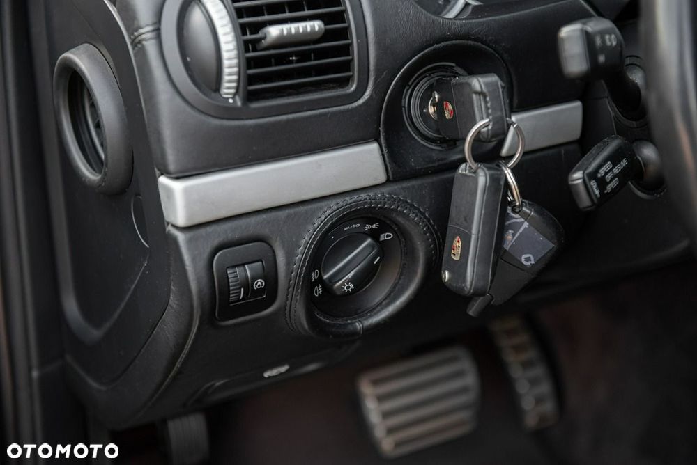 Porsche Cayenne Turbo Tiptronic S - 28