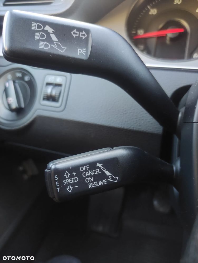 Volkswagen Passat 2.0 TDI Comfortline - 15