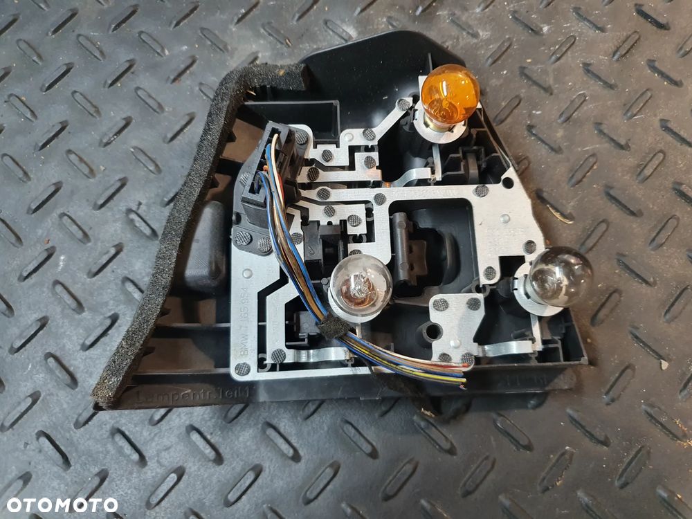 BMW Seria 3 E46 Uchwyt żarówki lampy panelu bocznego Tył Prawy 7165954 - 1