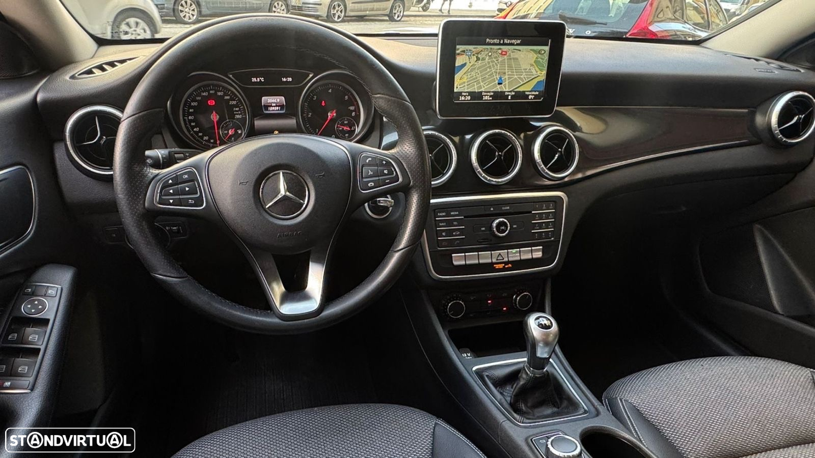 Mercedes-Benz CLA 180 d Shooting Brake Urban - 13