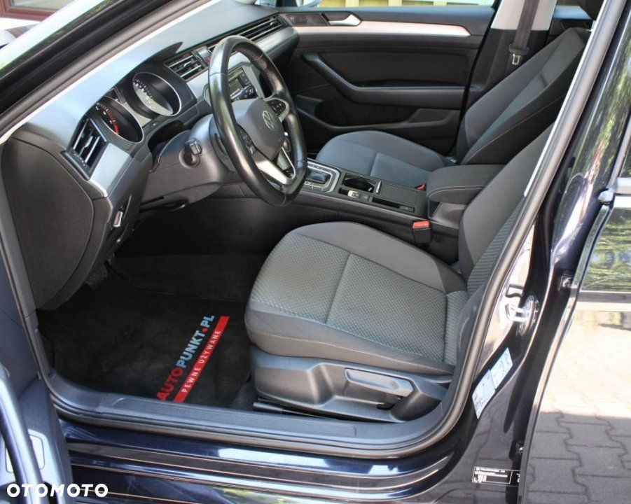 Volkswagen Passat - 11