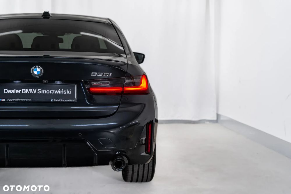 BMW Seria 3 330i xDrive M Sport - 12