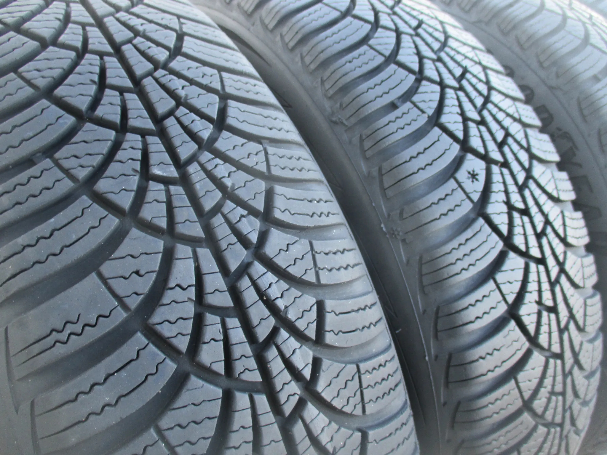 Opony Zimowe 165/65 R15 Goodyear Ultra Grip 9 Komplet - 2