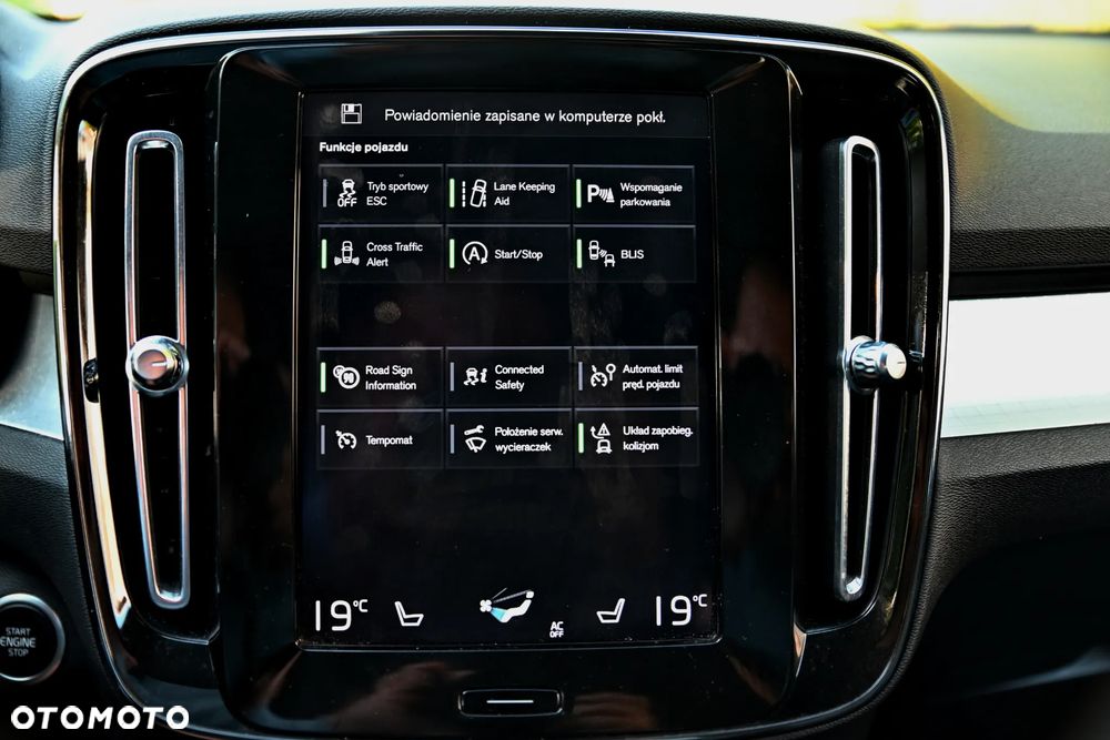 Volvo XC 40 T3 Geartronic Momentum Pro - 31