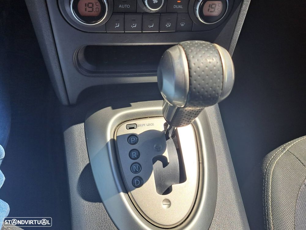 Nissan Qashqai 2.0 dCi 4 x 4 DPF Aut tekna - 38