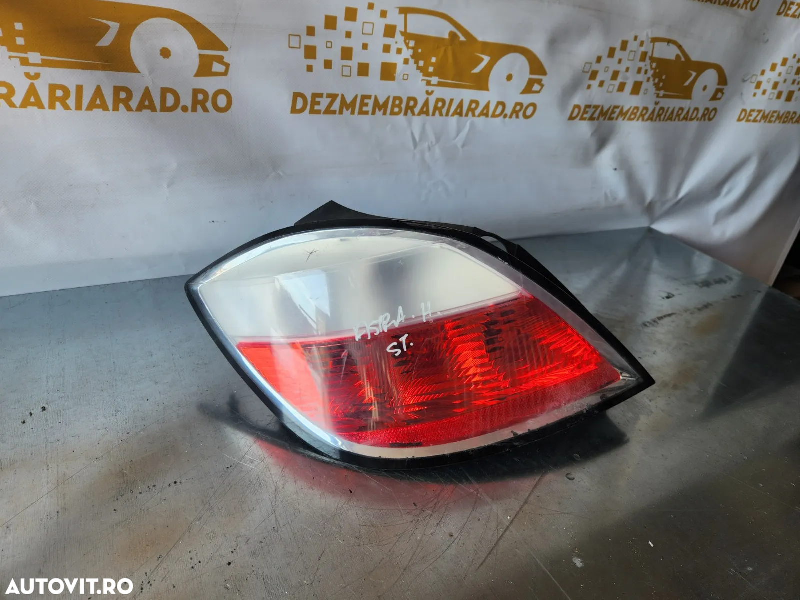 Stop Tripla Lampa Stop Stanga Opel Astra H Hatchback Mic Defect - Dezmembrari Arad - 2