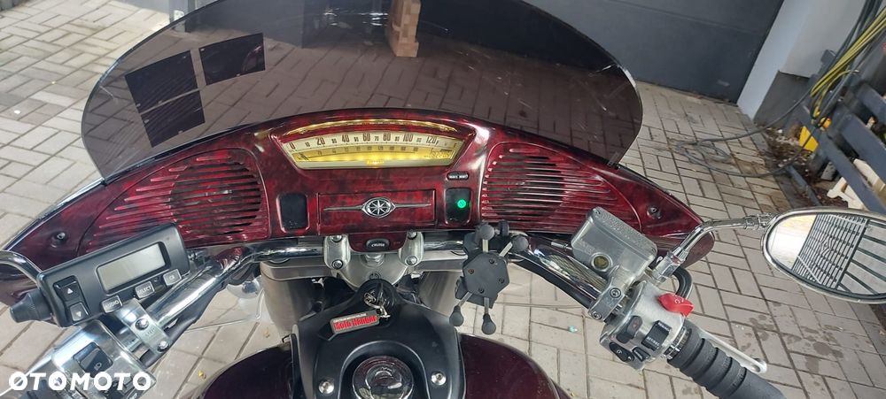 Yamaha Venture - 5