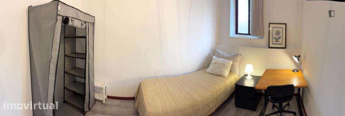 Quarto - localizado em Paranhos Porto - Grande imagem: 4/20