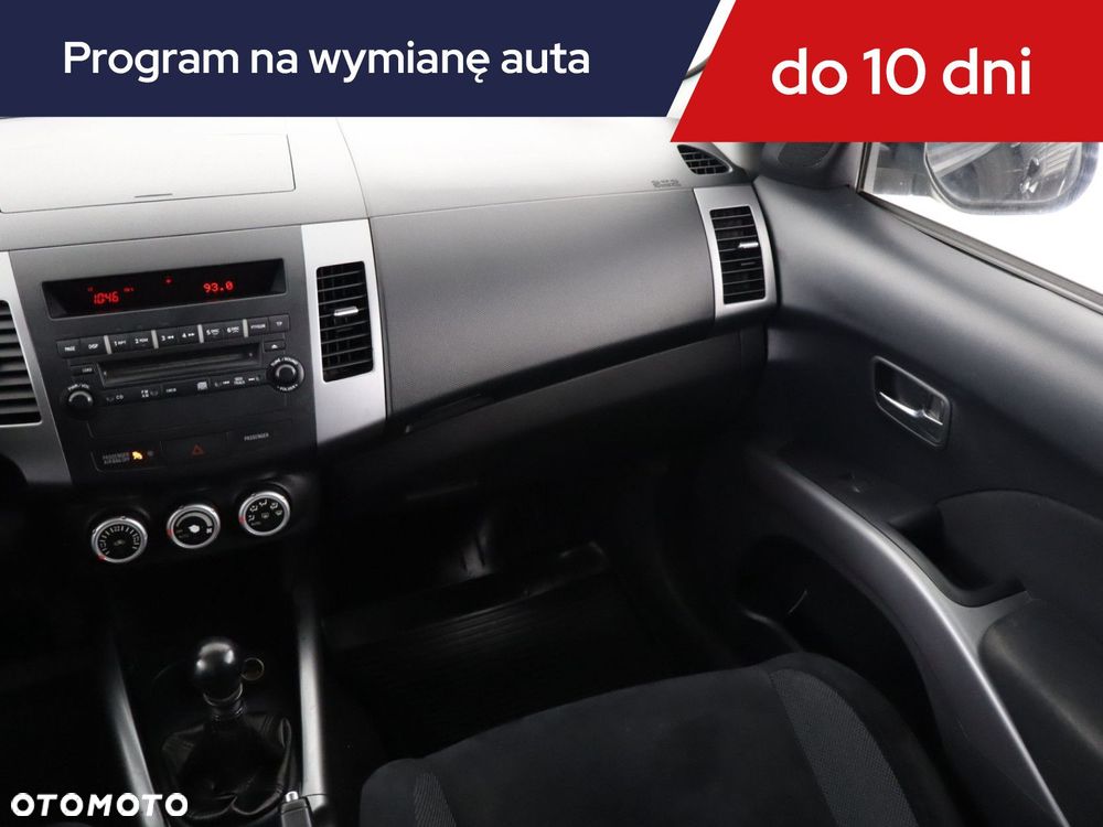 Mitsubishi Outlander - 10