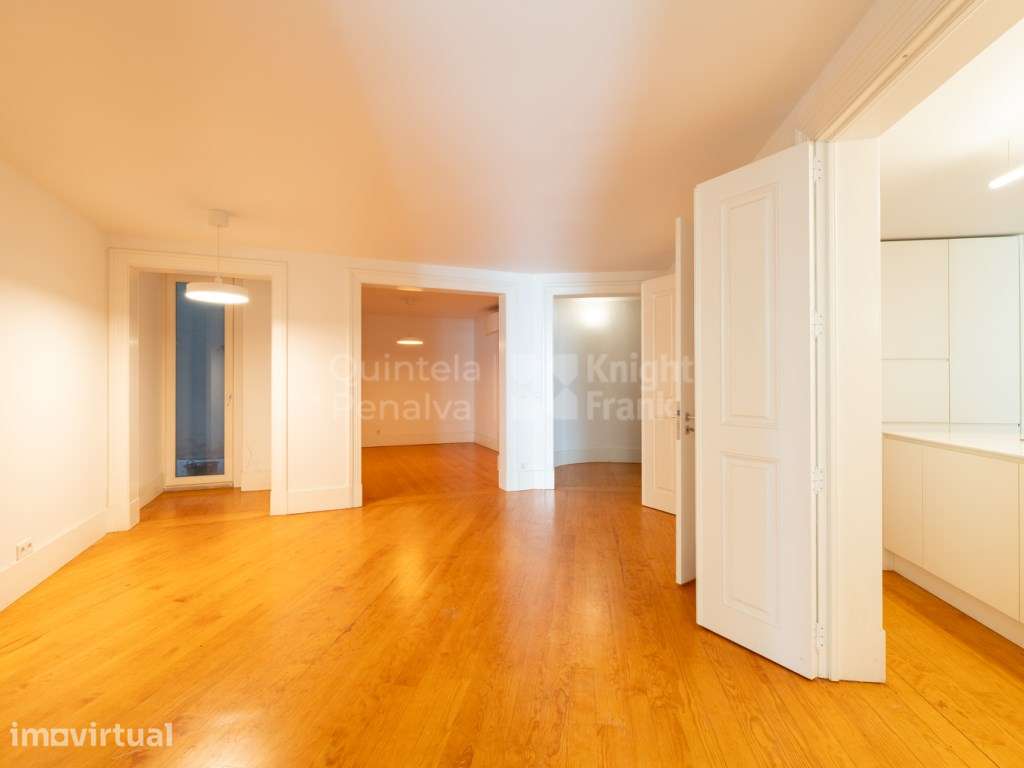 Apartamento T2+1 duplex com terraço, sem móveis em Lisboa - Grande imagem: 3/30
