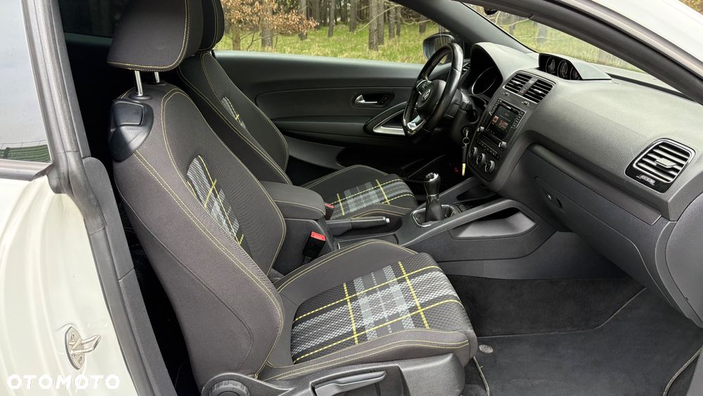 Volkswagen Scirocco 2.0 TDI Blue Motion Technologie Club - 24