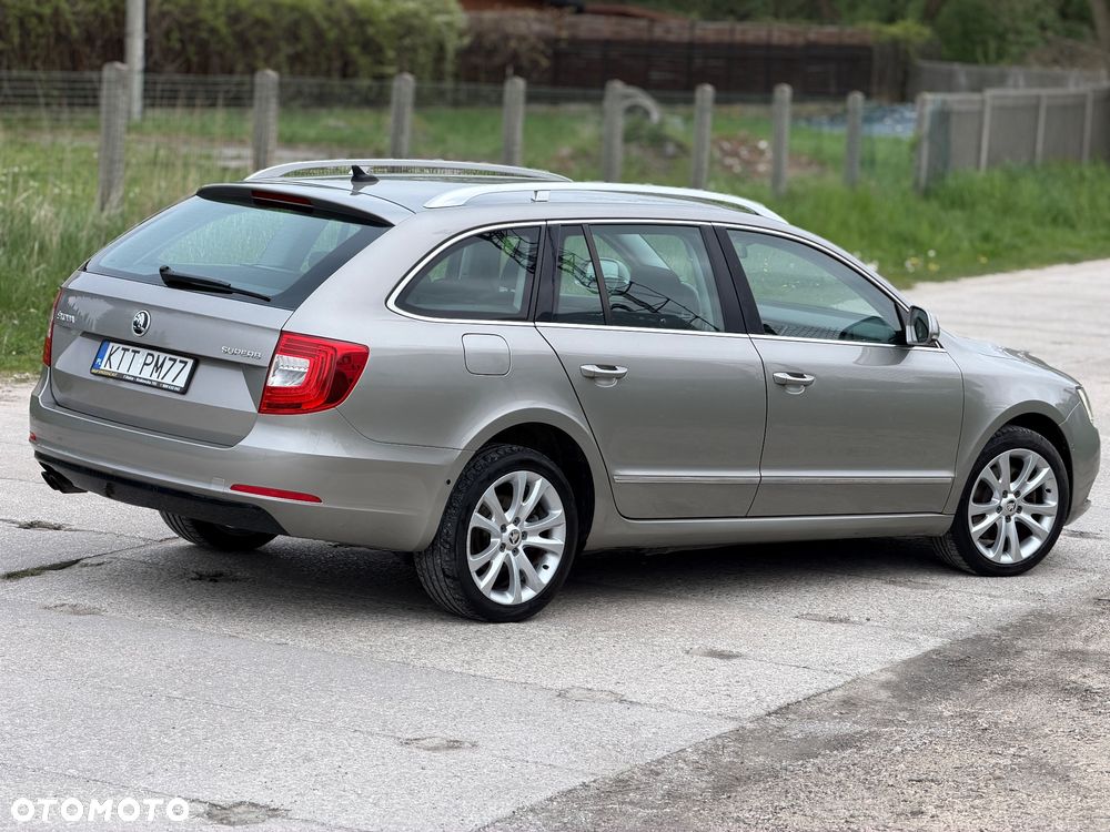Skoda Superb 2.0 TDI Elegance DSG - 14