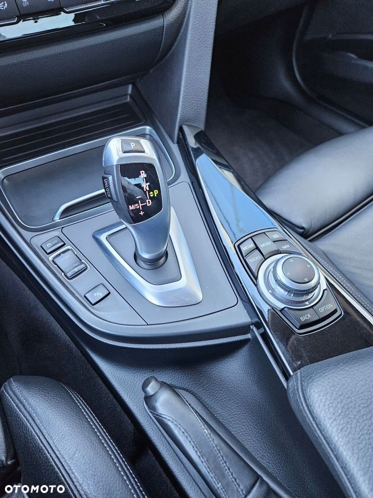 BMW Seria 3 318i Sport Line - 29