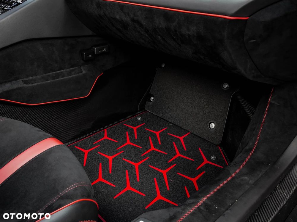 Lamborghini Aventador SVJ - 30
