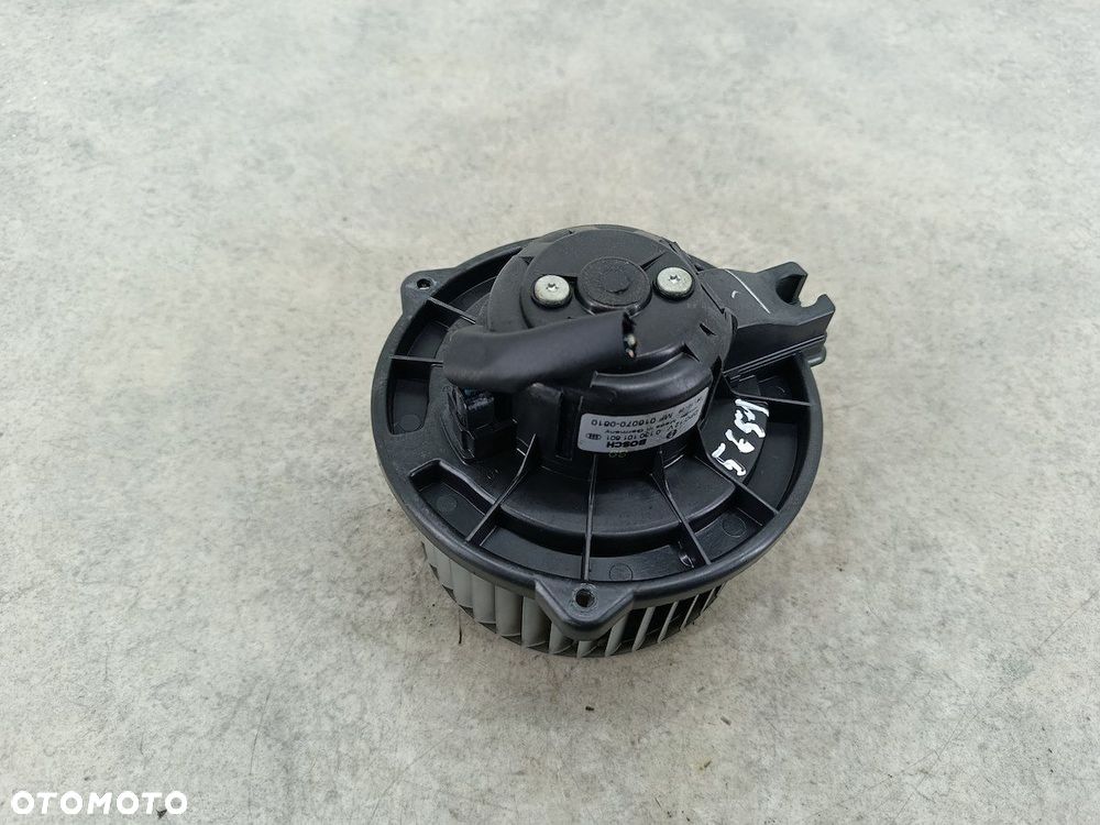 WENTYLATOR NAWIEWU TOYOTA COROLLA VERSO II MF016070-0610 0130101601  BOSCH - 8