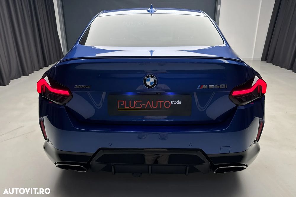 BMW M2 M240i xDrive - 10