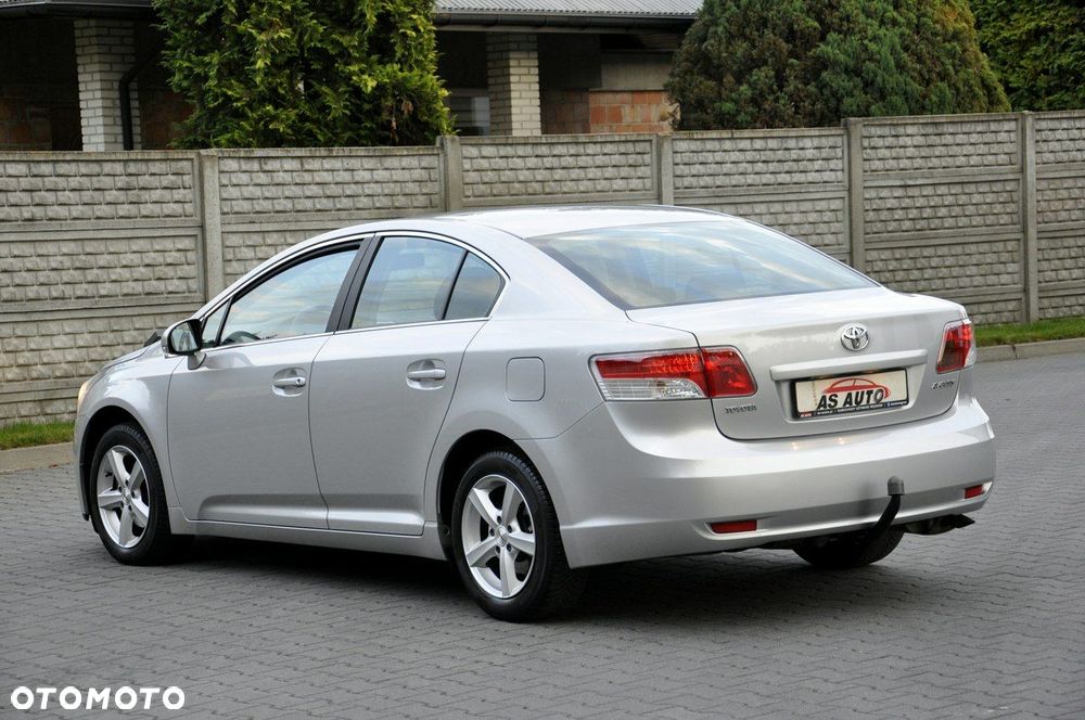 Toyota Avensis 1.8 Sol plus NAVI - 30