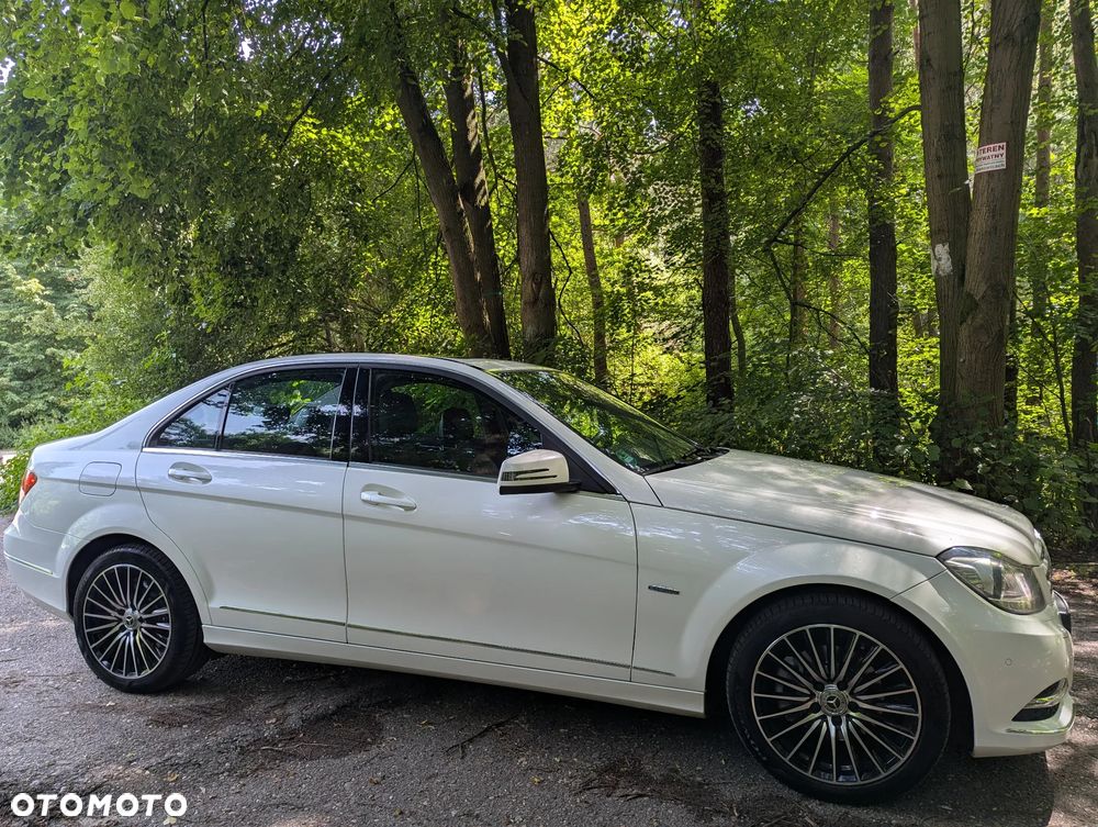 Mercedes-Benz Klasa C 200 CGI BlueEff Avantgarde - 12