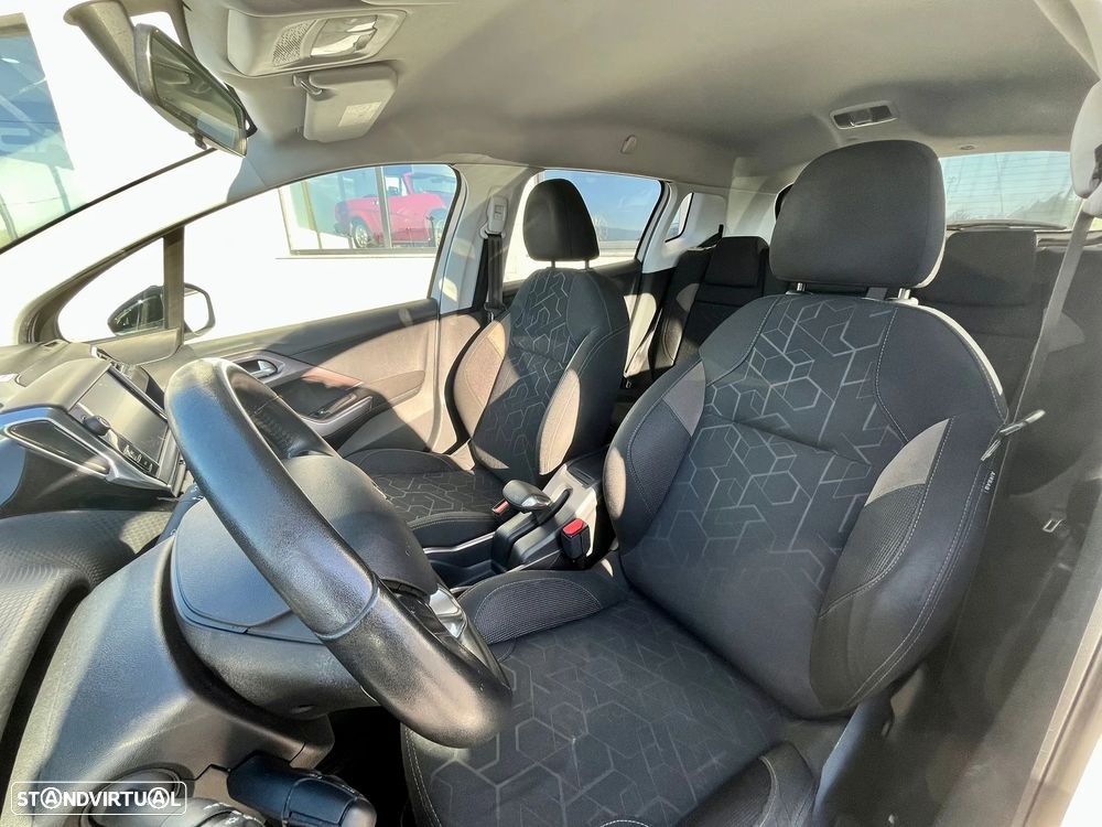 Peugeot 2008 1.6 BlueHDi Style - 11