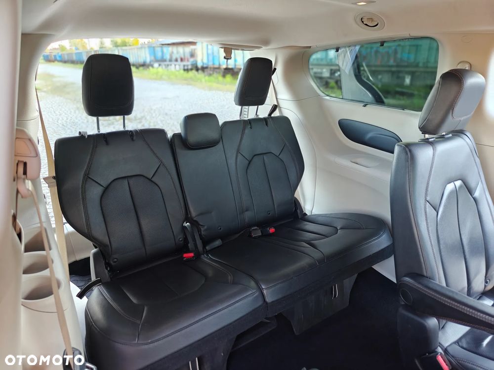 Chrysler Pacifica - 20