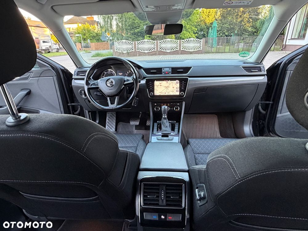 Skoda Superb 2.0 TDI DSG Sportline - 27