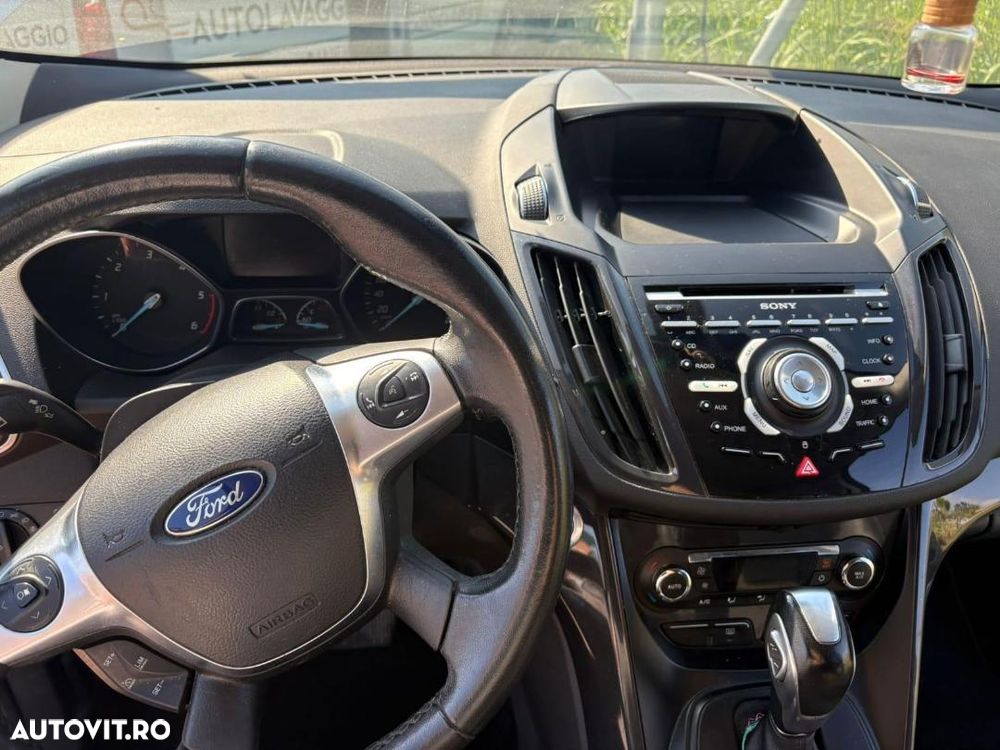 Ford Kuga 2.0 TDCi Powershift 4WD Titanium - 4