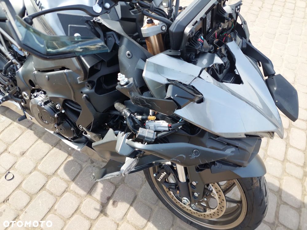 Suzuki GSX 1000 - 11