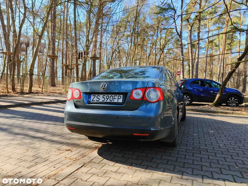 Volkswagen Jetta 1.6 TDI DPF Comfortline - 4