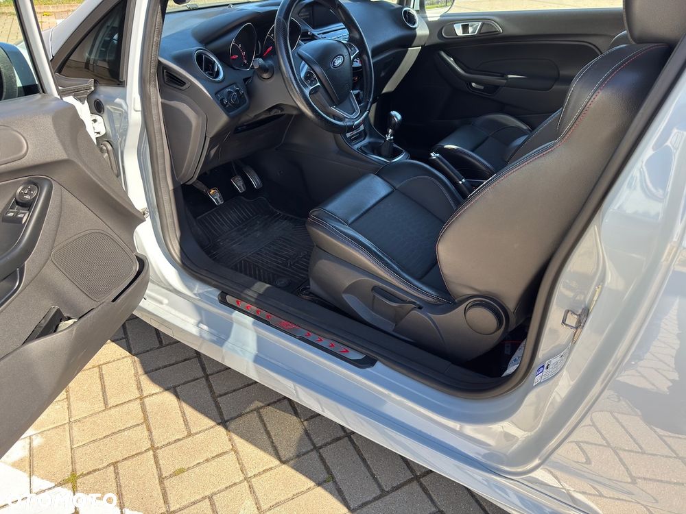 Ford Fiesta ST200 - 10