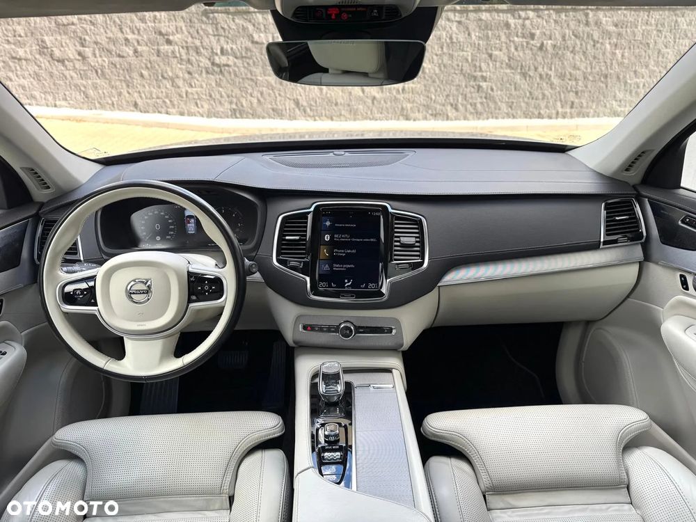 Volvo XC 90 - 8