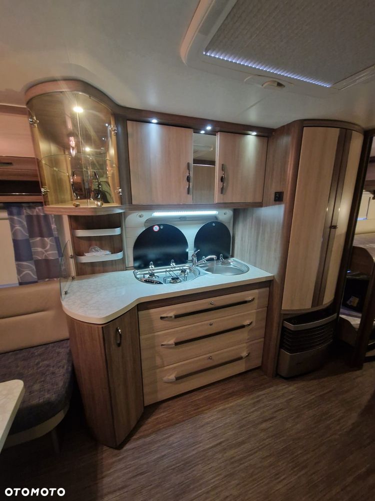 Hobby De Luxe  560 - 12