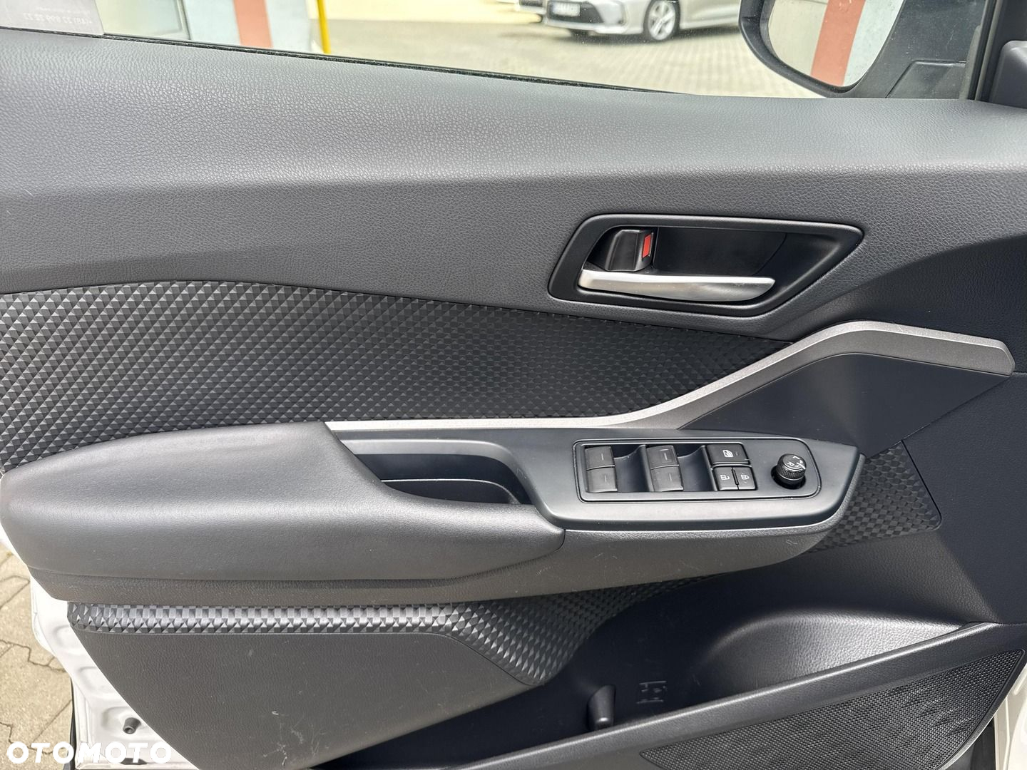 Toyota C-HR - 15