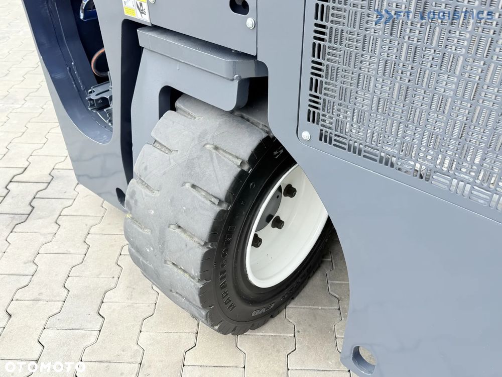 Combilift WÓZEK CZTEROKIERUNKOWY - WIELOKIERUNKOWY / CB4000 / GAS / TRIPLEX 5200MM / WOLNY SKOK / POZYCJONER WIDEŁ / PRZESUW WIDEŁ / STAN IDEALNY / Szeroka oferta wózków czterokierunkowych i bocznych, dopasowanych do różnorodnych potrzeb i zastosowań - 9