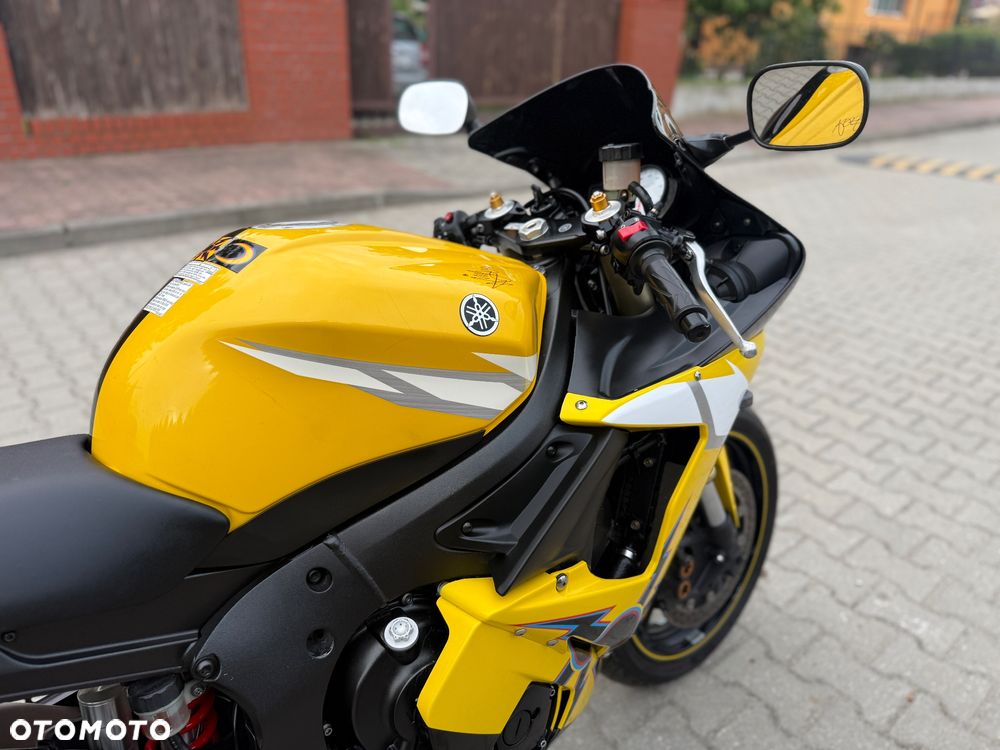 Yamaha R6 - 11