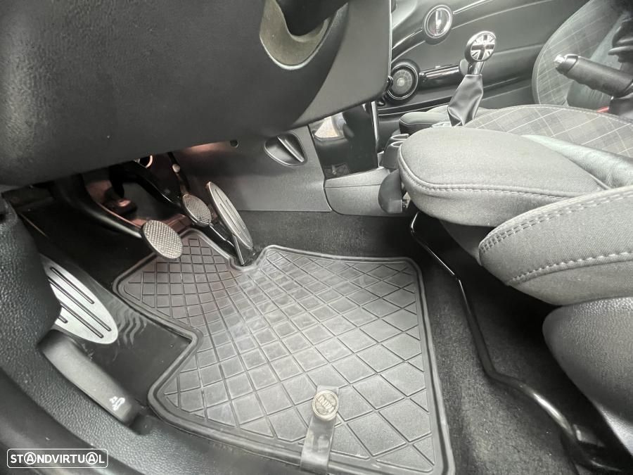 MINI 3 Portas Cooper D - 22