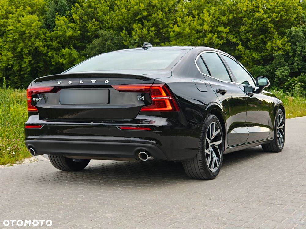 Volvo S60 T4 Momentum Pro - 11