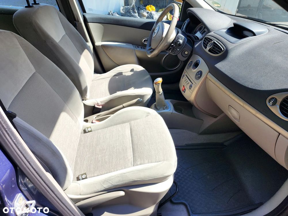 Renault Clio - 21
