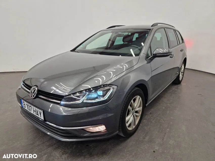Volkswagen Golf - 1