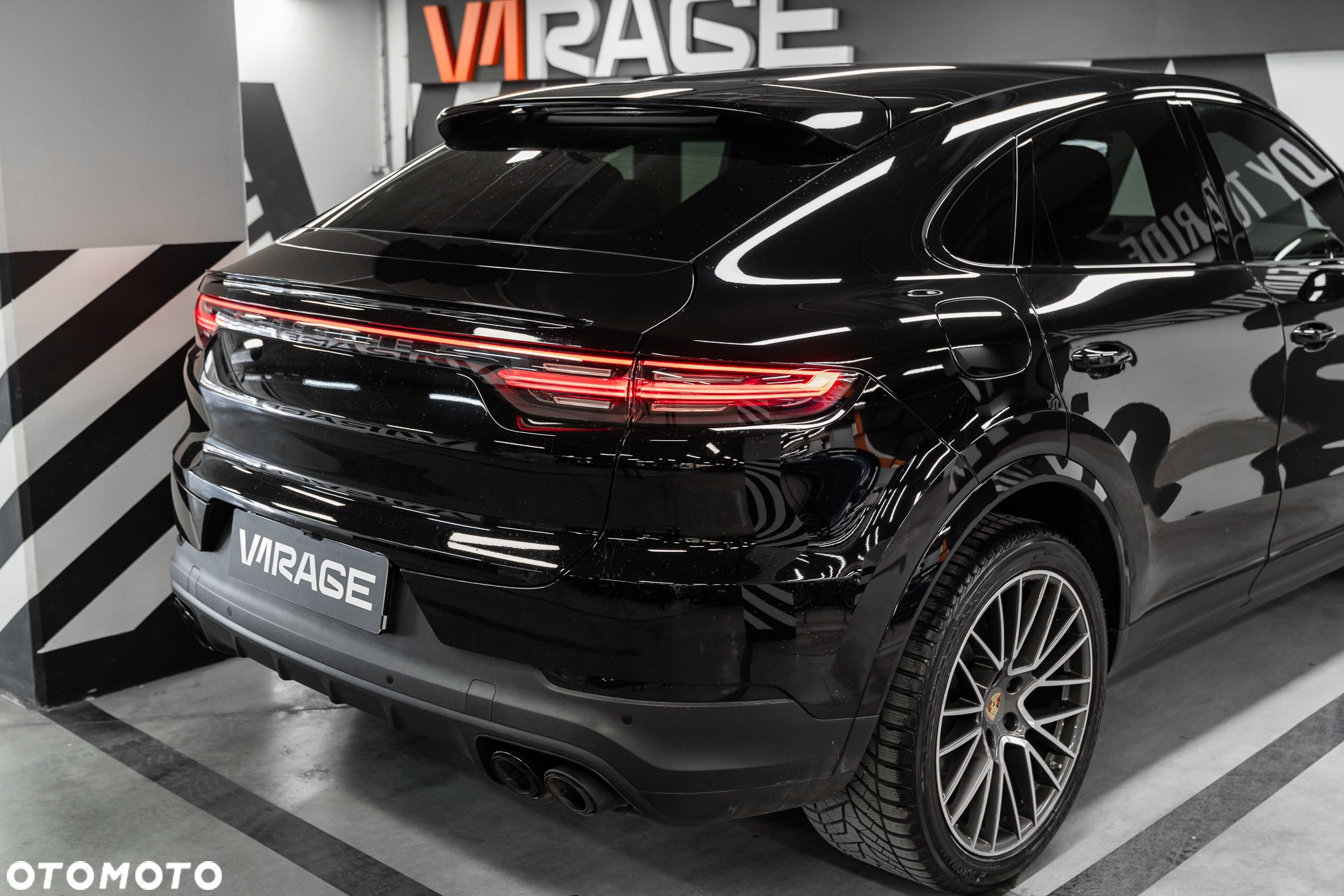 Porsche Cayenne Coupe Platinum Edition - 17