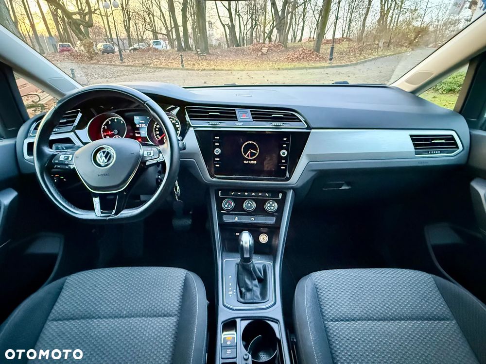 Volkswagen Touran - 16