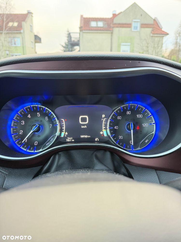 Chrysler Pacifica - 17