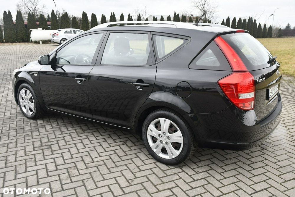Kia Ceed - 11