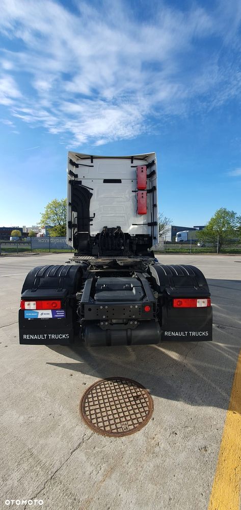 Renault T HIGH 4X2 13L E6 - 5