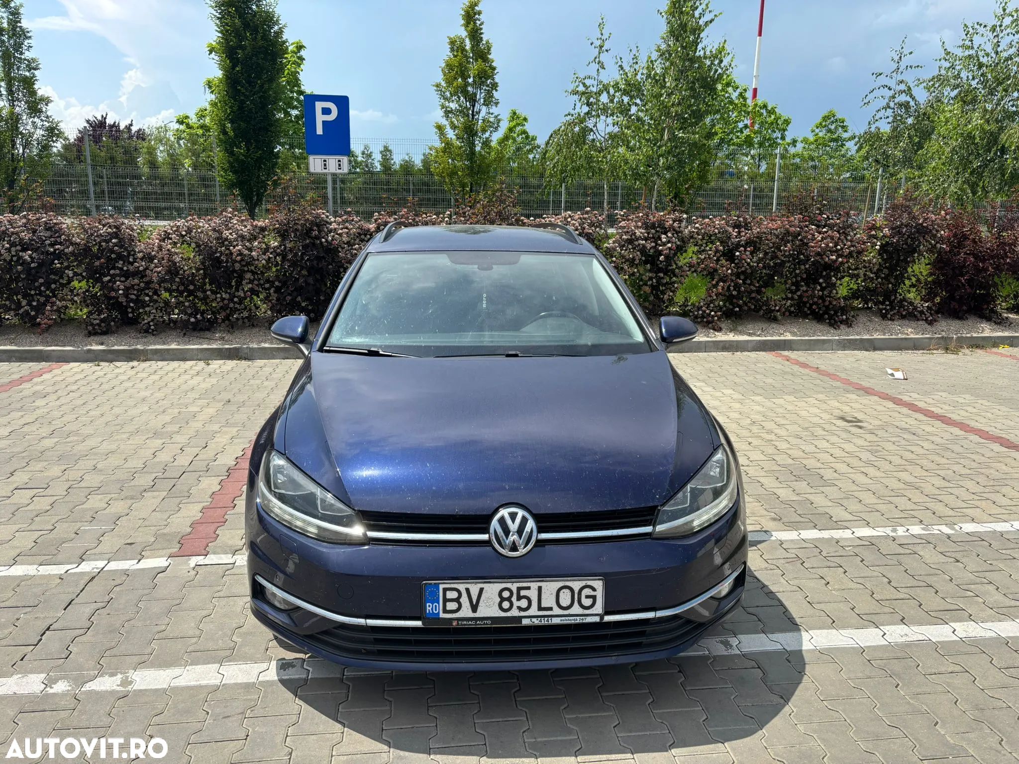 Volkswagen Golf - 1