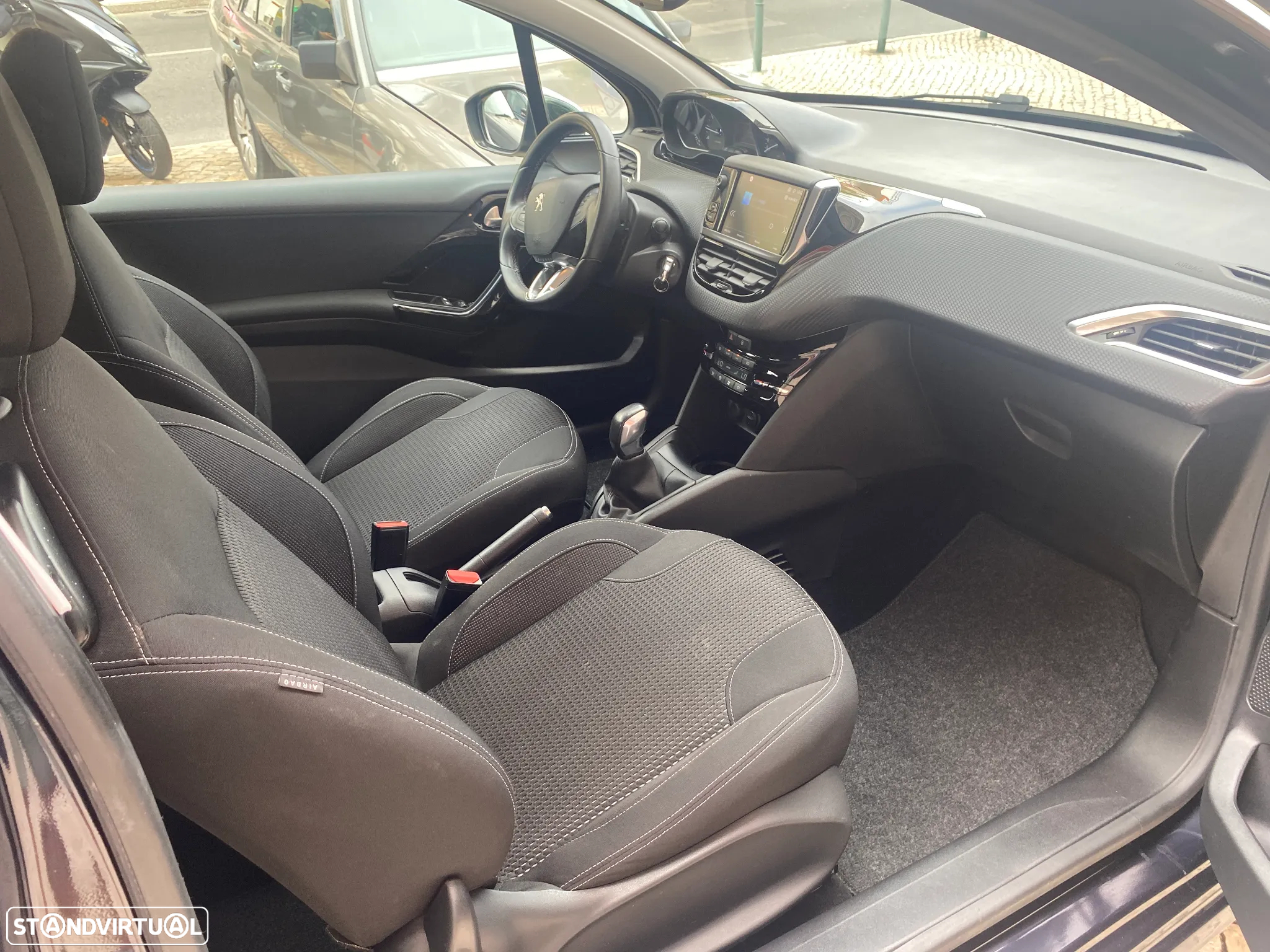 Peugeot 208 1.2 PureTech GT Line - 26