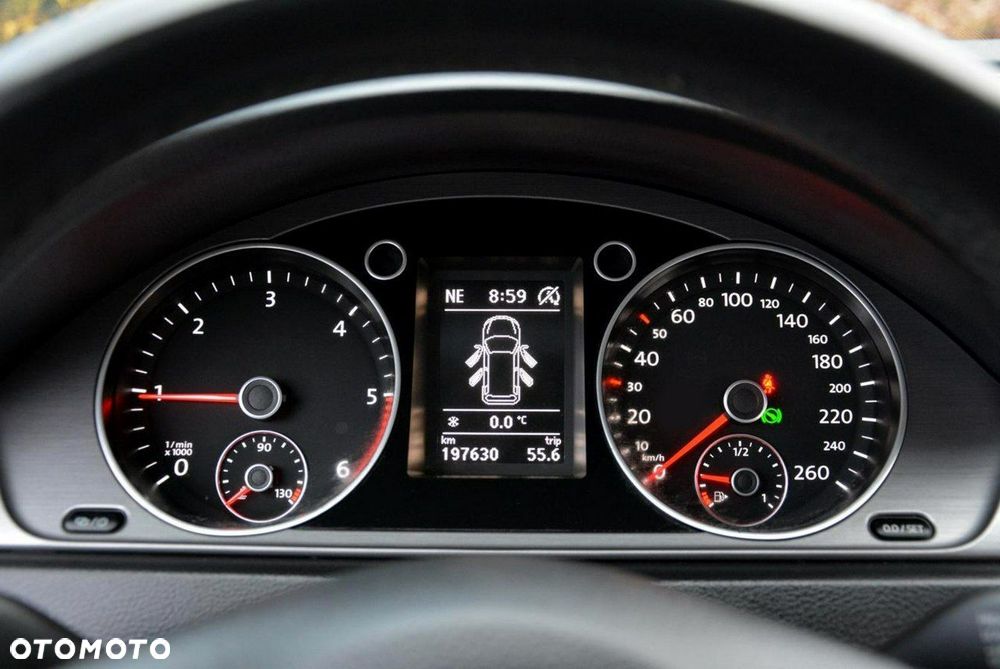 Volkswagen Passat - 27